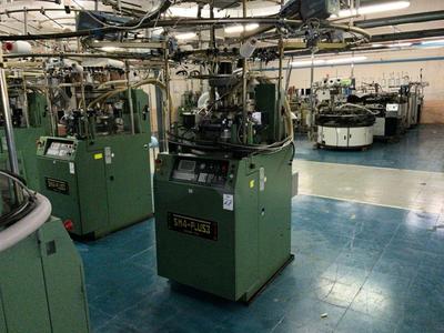 Overzichtsfoto van 2003 Santoni SM4- PLUS3 circular knitting machine