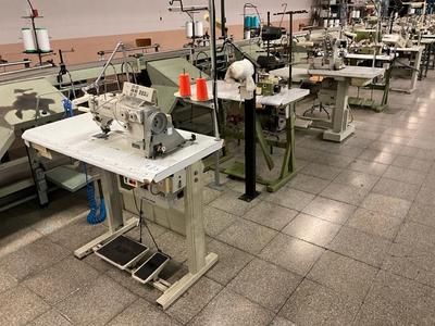 Overzichtsfoto van (3x) industrial sewing machine