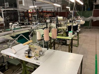 Overzichtsfoto van (4x) industrial sewing machine