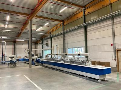 Overzichtsfoto van 2005 Wohlenberg gathering line booklet binding line & three knife trimmer