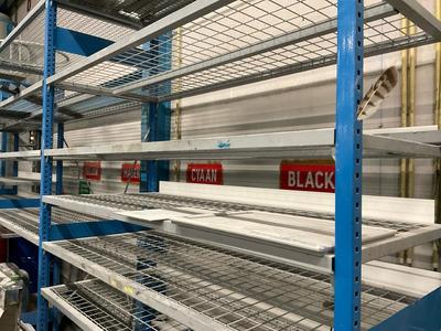 Översiktsbild av steel rack, 3 sections