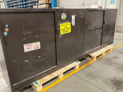 Översiktsbild av lot of various furniture