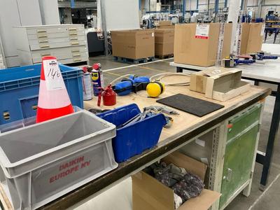 Overzichtsfoto van lot of various tooling, tapers, etc