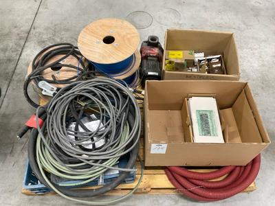 Overzichtsfoto van lot with various electric equipment, filters, blower and pump
