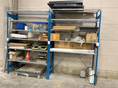Overzichtsfoto van steel rack, 2 sections wit various content