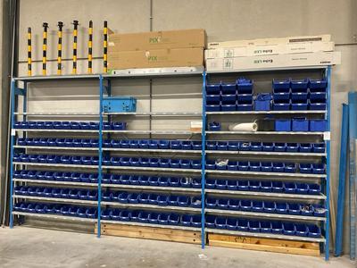 Photo d'aperçu de steel rack, 3 sections, with plastic storage buckets