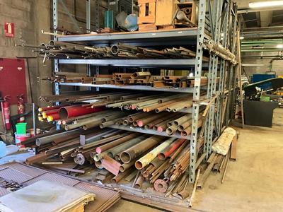 Overzichtsfoto van Metal iron steel stock