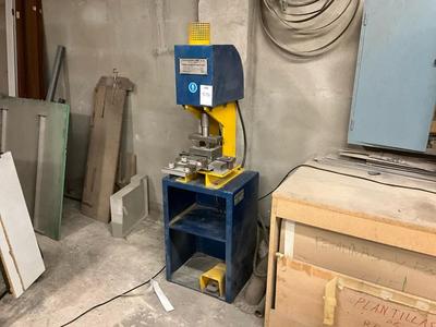 Overview picture of Tronzadoras P-4000 air press