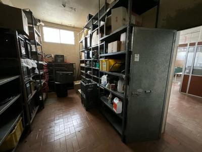 Immagine panoramica di room with spareparts