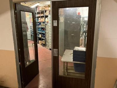 Übersichtsbild von complete room with electrical spareparts