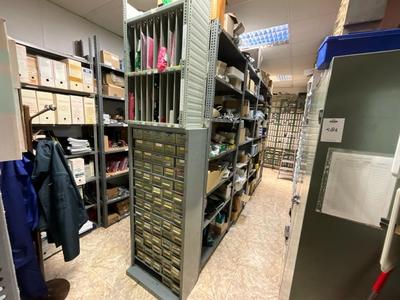 Overzichtsfoto van hitachi/ fuji/ siemens room with electrical components