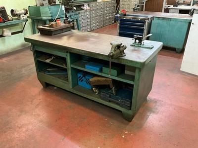 Immagine panoramica di work bench