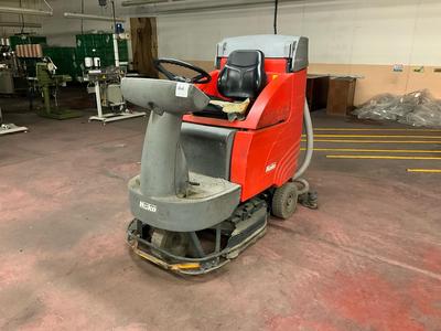 Overzichtsfoto van Hako Hakomatic B750R Seat scrubbingmachine