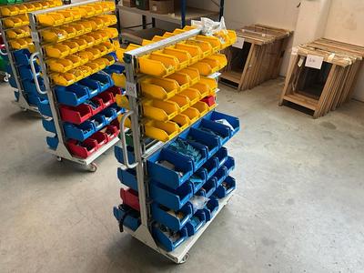 Översiktsbild av electrical cabinet components