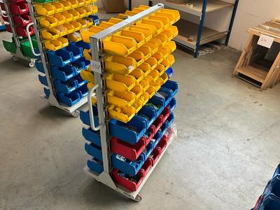 Översiktsbild av electrical cabinet components