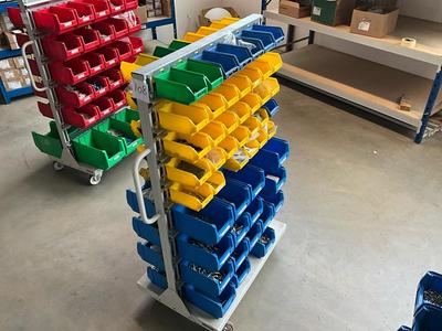 Översiktsbild av electrical cabinet components