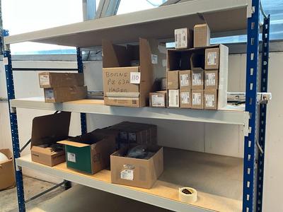 Översiktsbild av electrical cabinet components