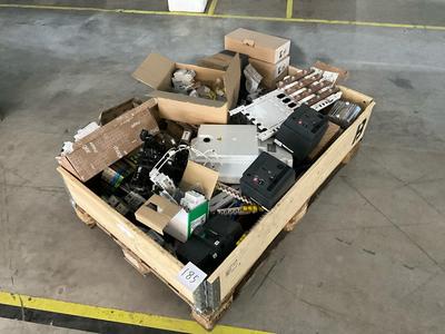 Översiktsbild av electrical cabinet components