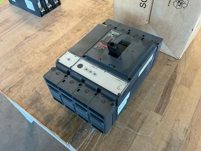 Översiktsbild av schneider NSX 400F circuit breaker