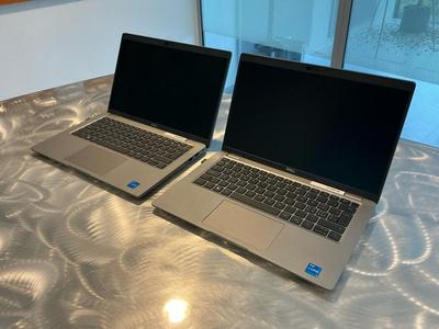 Immagine panoramica di 2023 Dell Latitude 5440 Laptop (2x)