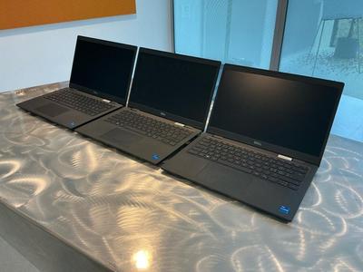 Immagine panoramica di 2022 Dell Latitude 3420 Laptop (3x)