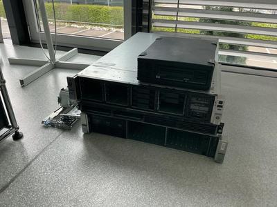 Immagine panoramica di Server equipment