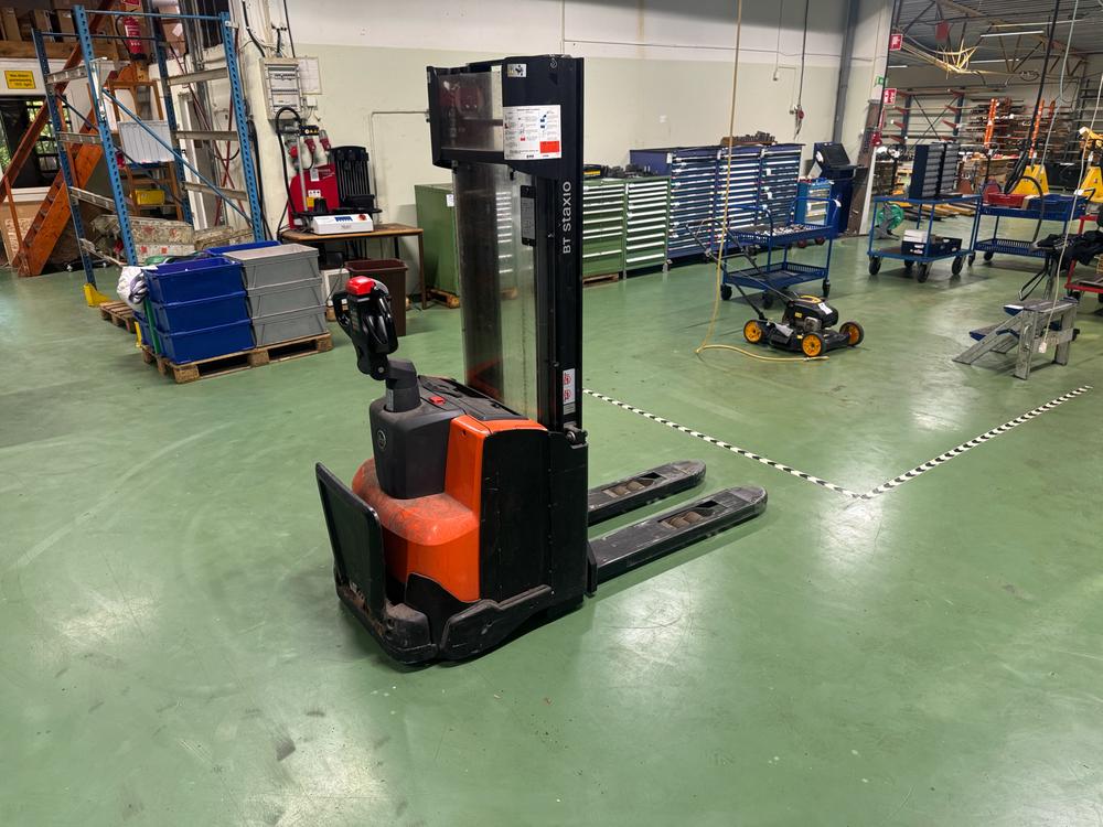2016 BT SWE100 electric pallet truck