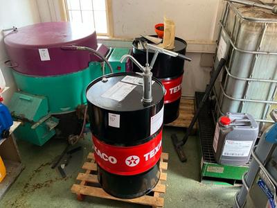 Översiktsbild av Oljetunnor inklusive pumpar (2x)