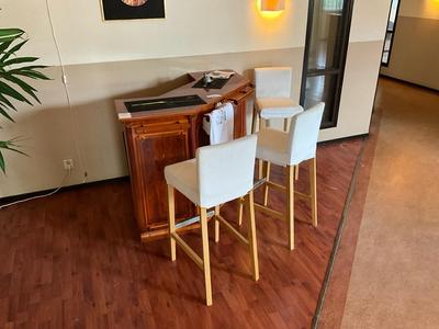 Overview picture of Bar with chairs