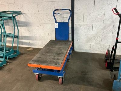 Overzichtsfoto van SECO Hefplatvormwagen