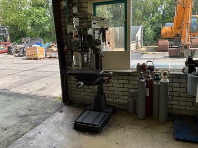 Overzichtsfoto van kolomboormachine