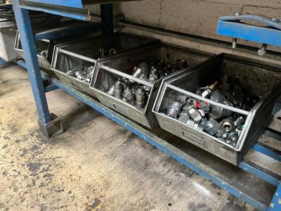 Overzichtsfoto van hydraulische componenten