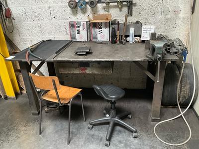 Översiktsbild av metal workbench