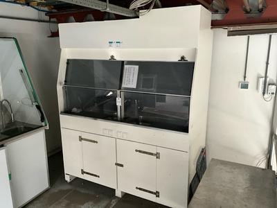 Übersichtsbild von Abzugsschrank