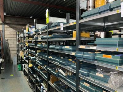 Overzichtsfoto van diverse reserve onderdelen sloophamers