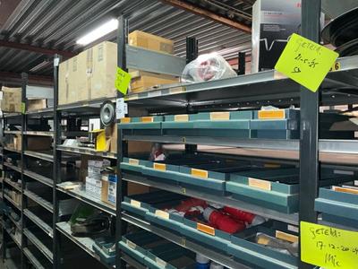 Overzichtsfoto van diverse reserveonderdelen