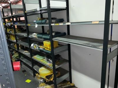 Overzichtsfoto van diverse reserve onderdelen Ibex 7500