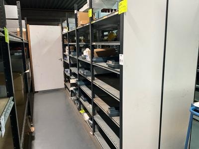 Overzichtsfoto van diverse reserve onderdelen