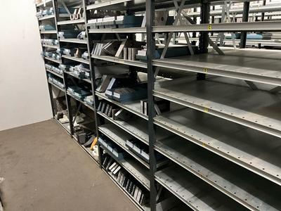 Overzichtsfoto van reserveonderdelen schrootschaar