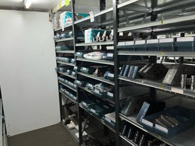 Overzichtsfoto van reserveonderdelen schrootschaar/vergruizer