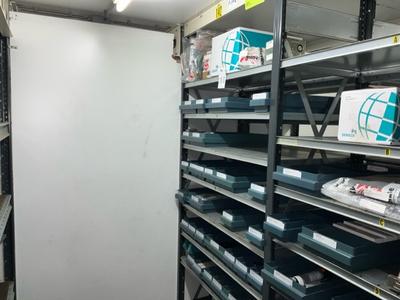 Overzichtsfoto van reserveonderdelen schrootschaar/vergruizer