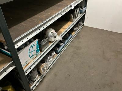 Overzichtsfoto van diverse reserveonderdelen schrootschaar/vergruizer