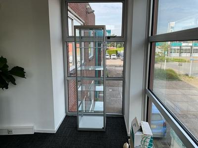 Overzichtsfoto van vitrinekast