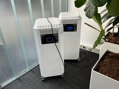 Overzichtsfoto van deconta R150 luchtreiniger (2x)