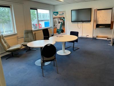 Overzichtsfoto van inhoud vergaderruimte