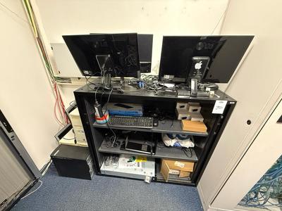 Overzichtsfoto van Various IT equipment